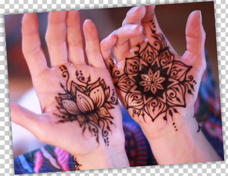 Stunning Patterns Drawn in Henna