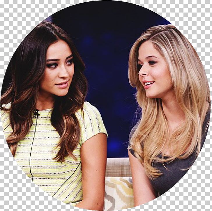 Shay Mitchell Sasha Pieterse Pretty Little Liars Alison DiLaurentis Emily Fields PNG, Clipart, Alison Dilaurentis, Beauty, Blond, Brown Hair, Couple Free PNG Download