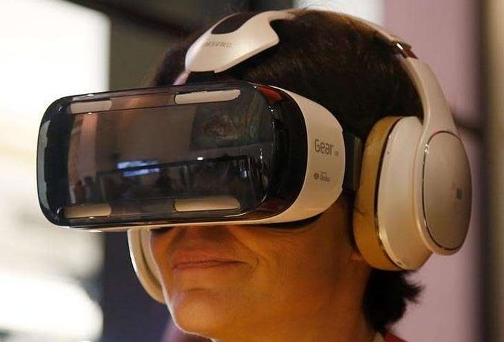 Virtual Reality Headset Oculus Rift Samsung Gear VR PlayStation VR The International Consumer Electronics Show PNG, Clipart, Audio, Audio Equipment, Camera, Camera Lens, Computer Free PNG Download